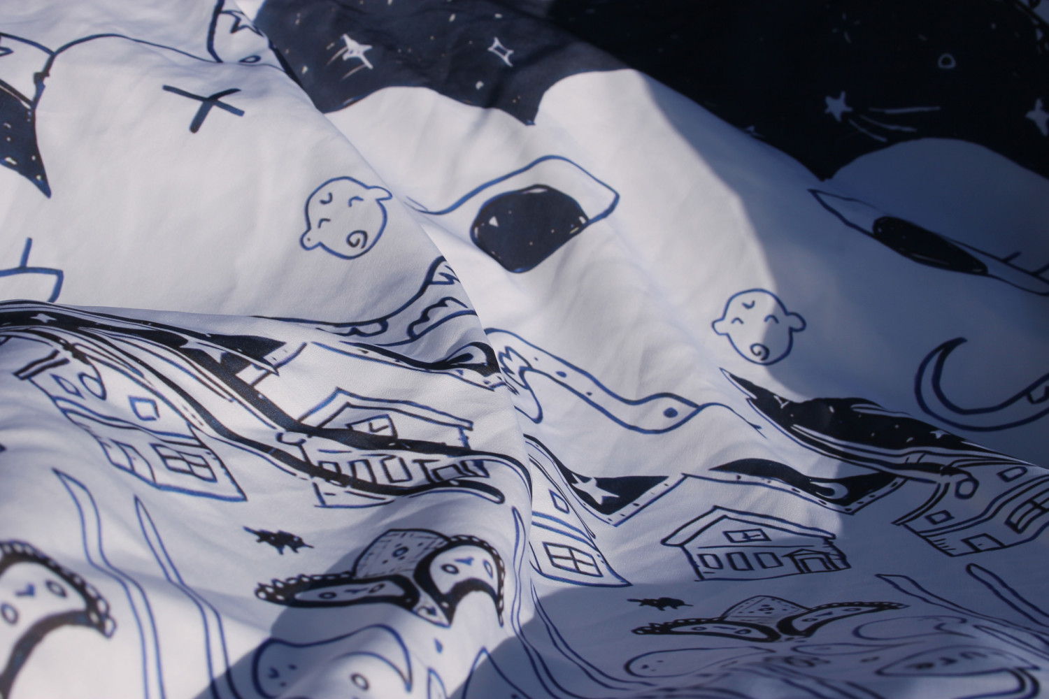 *DREAMWORLD*, Digitally printed bed sheets